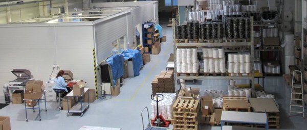 Produktionshalle für Thermotransferbänder bei AG FOIL EUROPE in Veselé, Slowakei